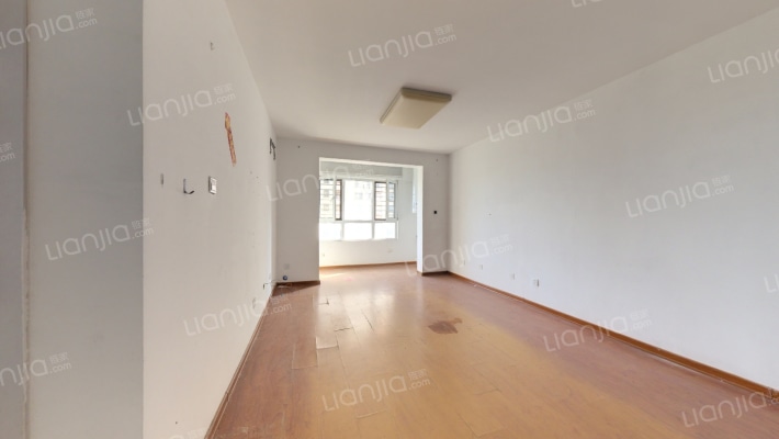 悦都中间层南北通透三居，产证 满二-客厅