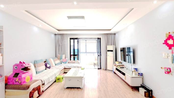 世茂名流二手房实景图