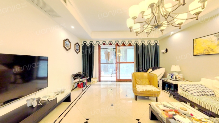 绿地乔治庄园二手房实景图