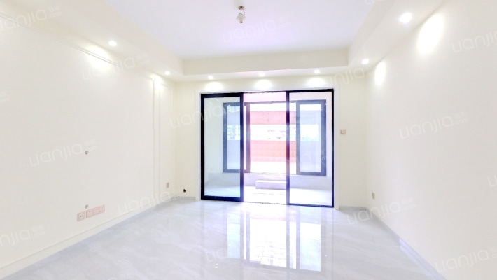 艺锦湾五期二手房实景图