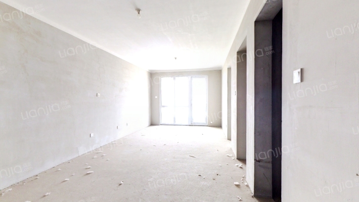 方正三居室，无遮挡，采光视野好。-客厅