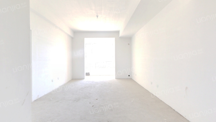 是8层洋房的，毛坯房，三居室，看房方便，采光充足-客厅