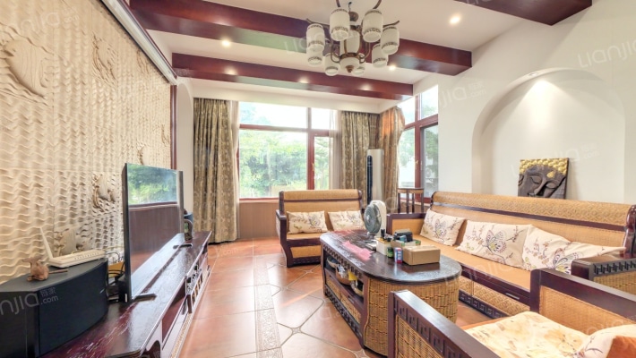 西海岸高尔夫温泉别墅二手房实景图