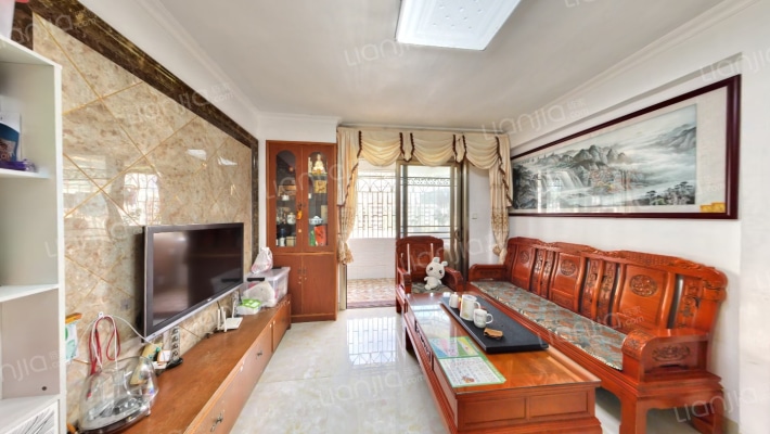 聚宝综合楼二手房实景图