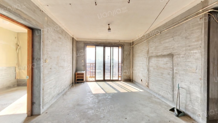 依云小区二手房实景图