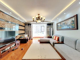 小区环境不错，空气清新，小区内部安静整