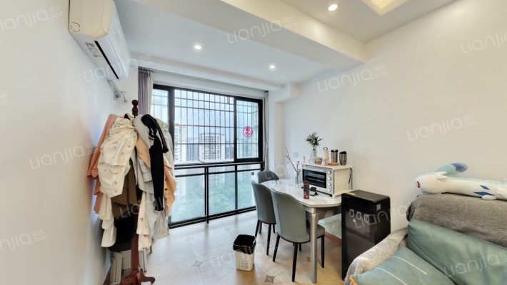 爱加欧郡2期二手房实景图