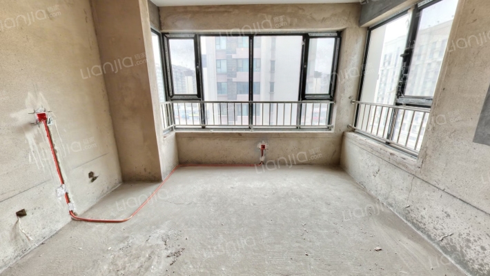 国泰龙城湾D区二手房实景图