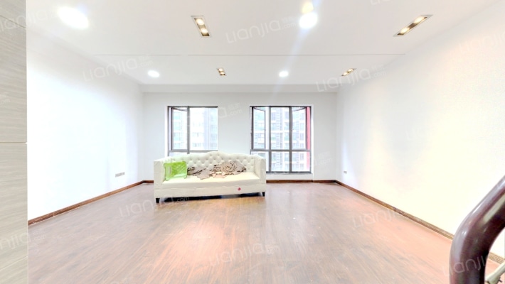 会展SOHO二手房实景图