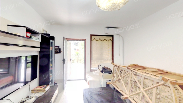 假日青城二手房实景图