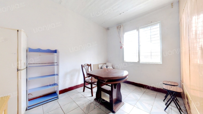 襄阳日报社印刷厂家属院二手房实景图