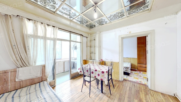 体育场白瓷砖楼二手房实景图