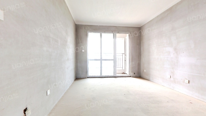 华融现代城南北通透三居，采光好，视野好，小区环境好-客厅