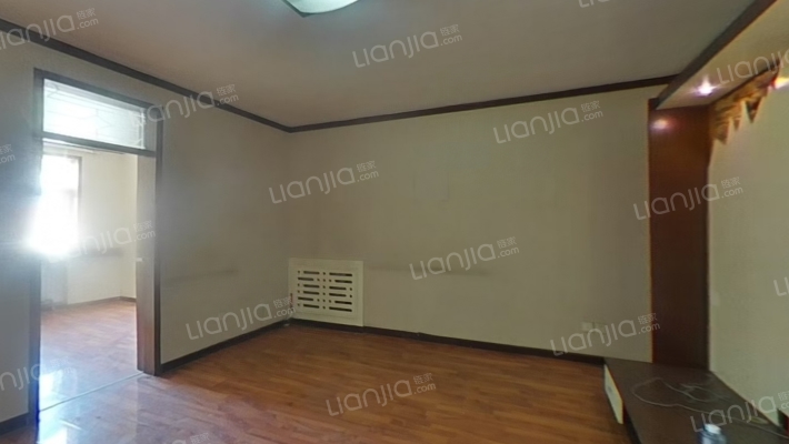 沁河西岸35号院二手房实景图