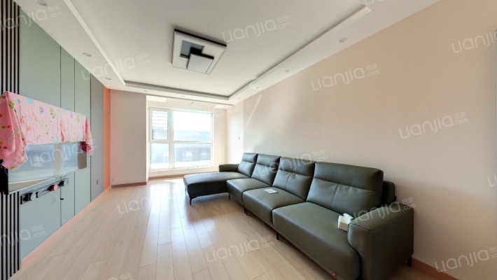 万科翡翠之光1期B区二手房实景图