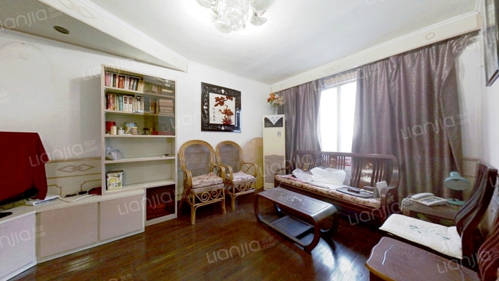 龙成翠柏花园二手房实景图