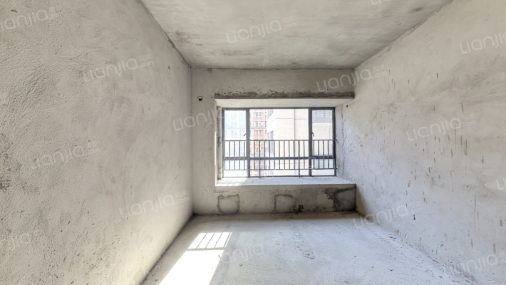 蓝湾湖畔二手房实景图