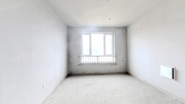 此房毛坯随意装修交通便利配套设施齐全-客厅