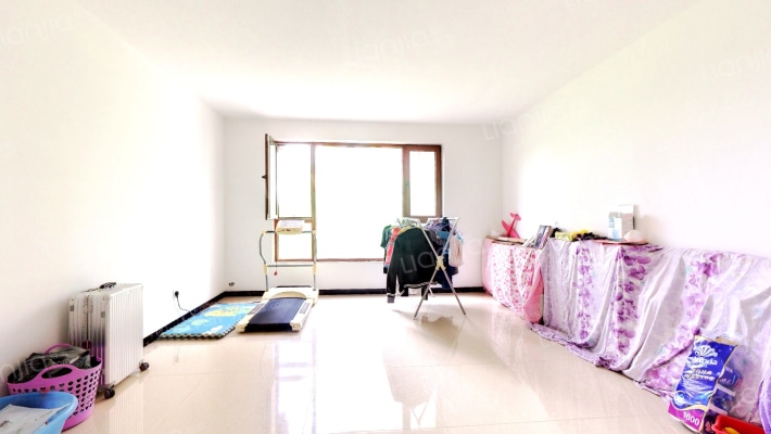 有房本！急售高铁新干线 精装双卫H 大三居-客厅