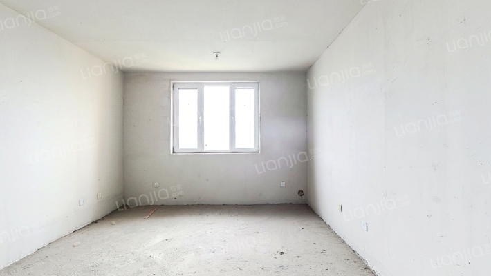 德信公园 此房毛坯随意装修格局好交通便利-客厅