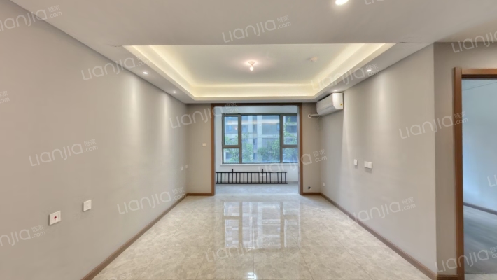 绿地国港新里城一期二手房实景图