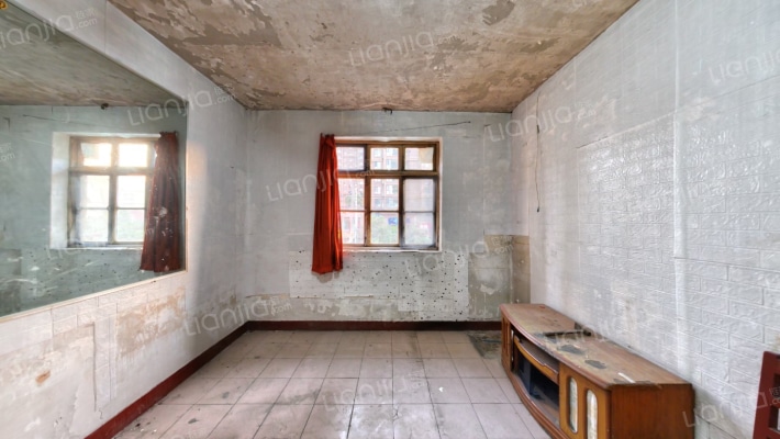 一段家属院二手房实景图