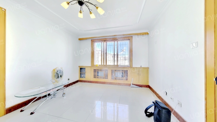 草场楼二手房实景图