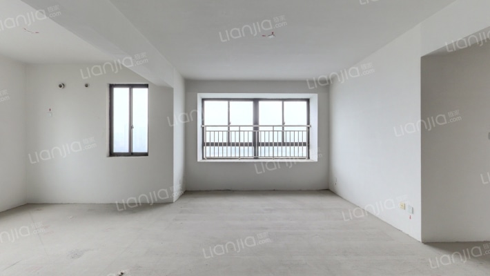 蟠鸿锦苑二手房实景图