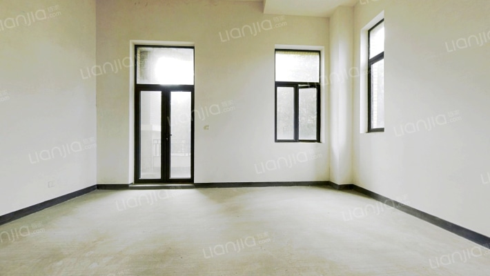 蔚蓝卡地亚黑钻二手房实景图