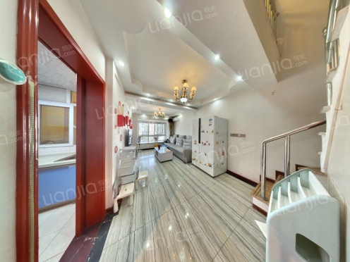 整租·国宾豪庭三期 3室1厅 跃层 东南