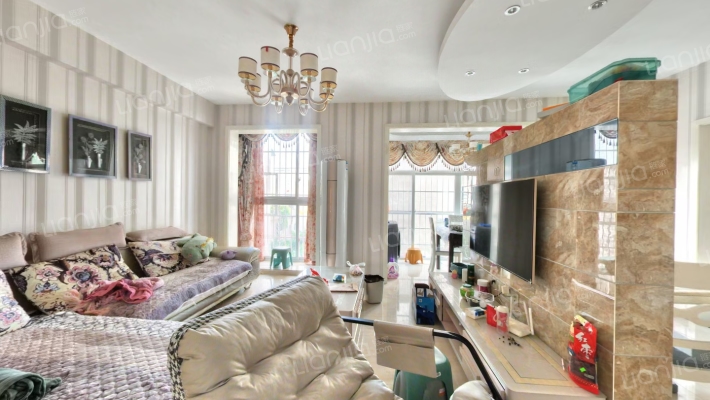 诚卓园中苑B区二手房实景图