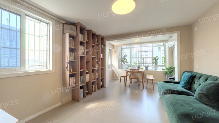 荷里活二手房实景图