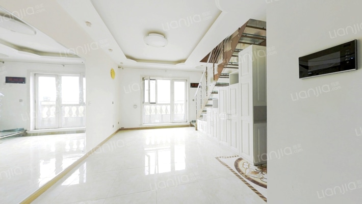 绿地海域中央墅B区二手房实景图