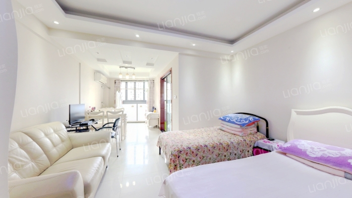 宝利金二期中央荣御二手房实景图