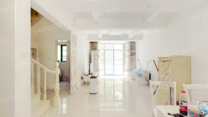 青霞山水卡伦德拉小镇二手房实景图