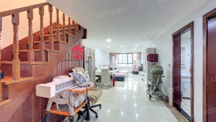 荷里活二手房实景图