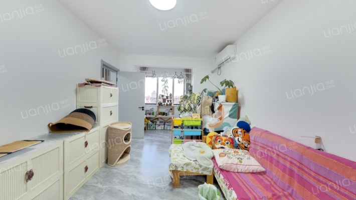 世华龙樾一期西区二手房实景图