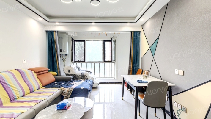 带装修南北三居 环境好 交通方便 公交车直达北京-客厅