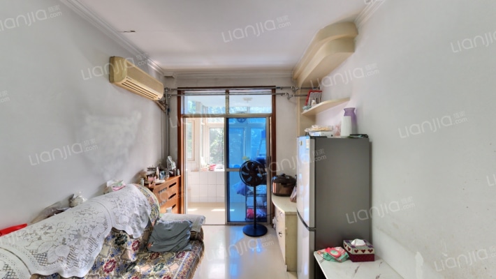 中航工业西控甲楼大院二手房实景图