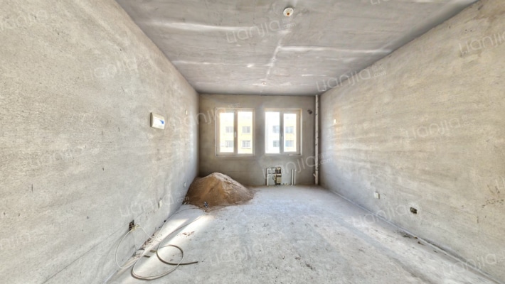 世纪路东段二手房实景图