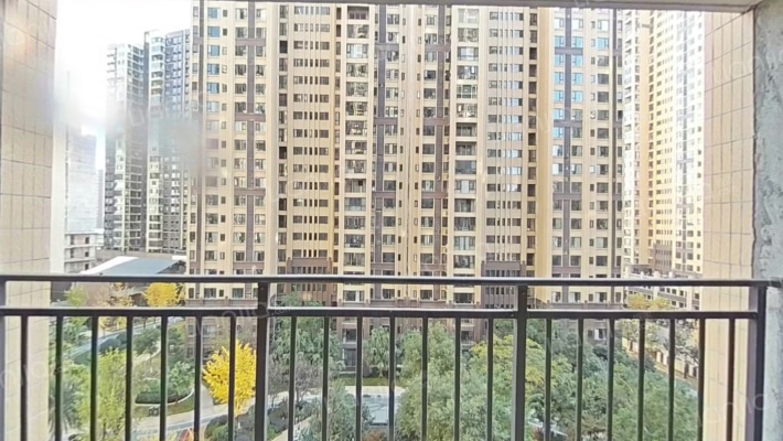 银泰红城八期二手房实景图