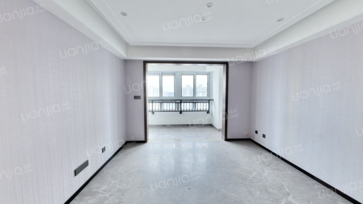 万科翡翠之光二手房实景图