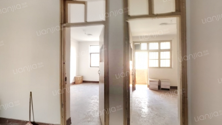 新闻街建行家属院二手房实景图