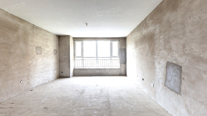 房子七十年产权    集中供暖  中间楼层-客厅