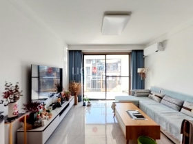 汇荣桂林业主精装三房，入住时间短，保养得好