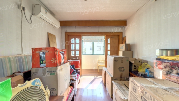 龙江路130弄二手房实景图