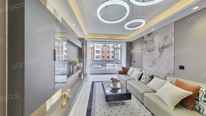 新月山庄C区二手房实景图