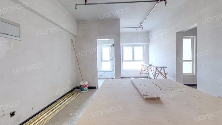 此房位于东兴大街，交通方便，生活方便-客厅