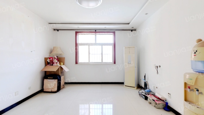 开发区政法街 南北通透3居 精装 电梯房小高层 证满五-客厅