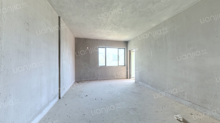 三正卧龙山二手房实景图